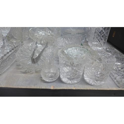 1148 - A quantity of cut glass  and crystal, 2 boxes **PLEASE NOTE THIS LOT IS NOT ELIGIBLE FOR POSTING AND... 