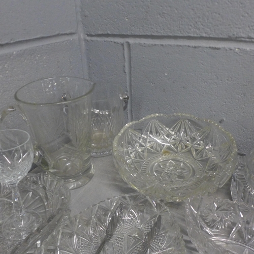 1148 - A quantity of cut glass  and crystal, 2 boxes **PLEASE NOTE THIS LOT IS NOT ELIGIBLE FOR POSTING AND... 