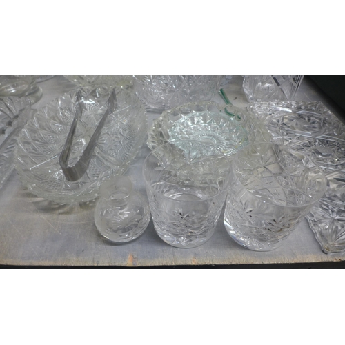 1148 - A quantity of cut glass  and crystal, 2 boxes **PLEASE NOTE THIS LOT IS NOT ELIGIBLE FOR POSTING AND... 