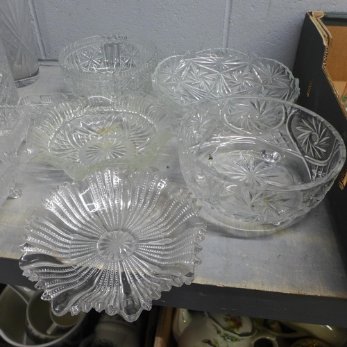 1148 - A quantity of cut glass  and crystal, 2 boxes **PLEASE NOTE THIS LOT IS NOT ELIGIBLE FOR POSTING AND... 