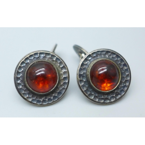 676 - A pair of silver and amber cabochon cufflinks and other vintage costume jewellery