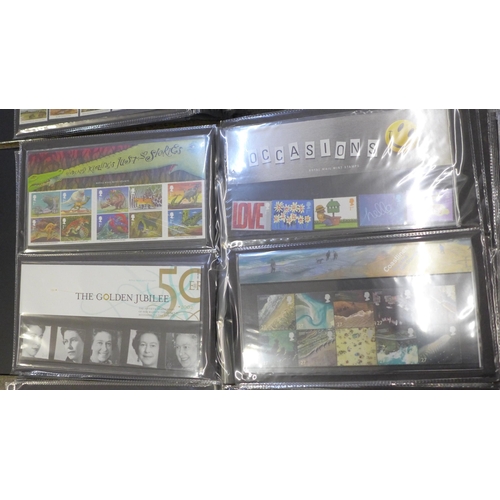 719 - GB 1990-2005 commemorative presentation packs in two first day cover albums and loose, 175 packs wit... 