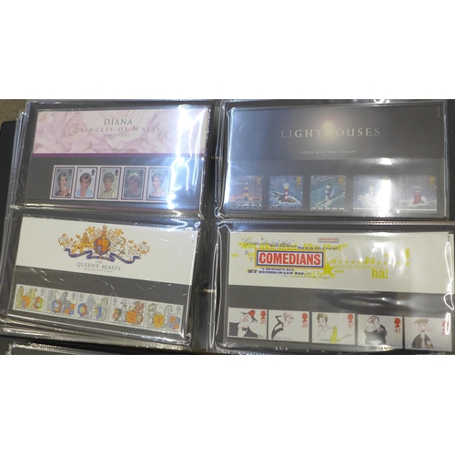 719 - GB 1990-2005 commemorative presentation packs in two first day cover albums and loose, 175 packs wit... 