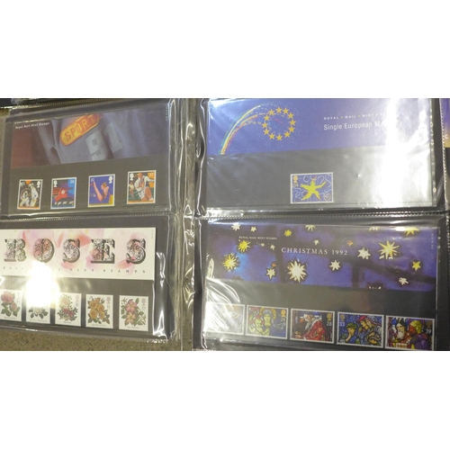 719 - GB 1990-2005 commemorative presentation packs in two first day cover albums and loose, 175 packs wit... 