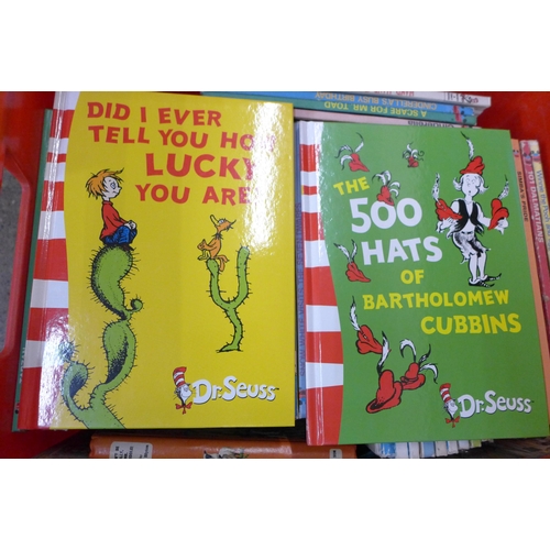 725 - A collection of Dr Suess books