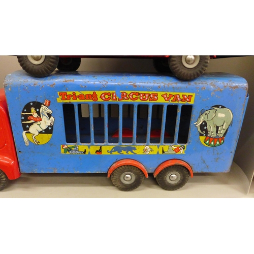 732 - A Tri-ang tin plate Circus wagon and a Tri-ang Long Distance Transport lorry