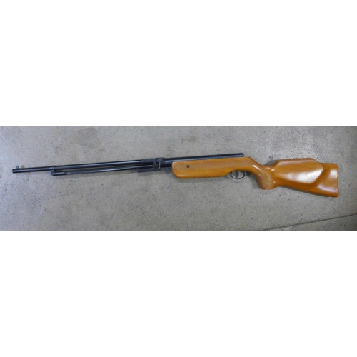 800 - A Relum Tornado .22 air rifle with soft case