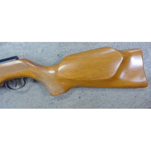 800 - A Relum Tornado .22 air rifle with soft case