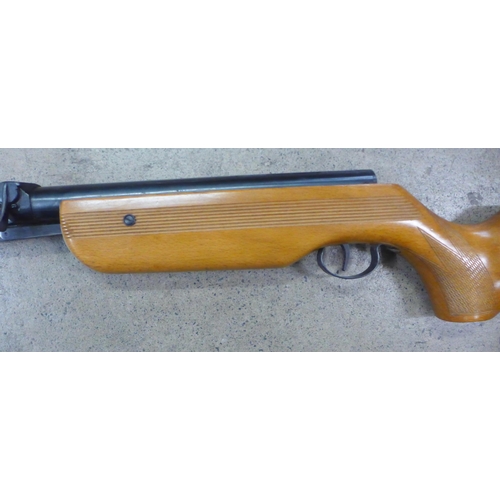 800 - A Relum Tornado .22 air rifle with soft case