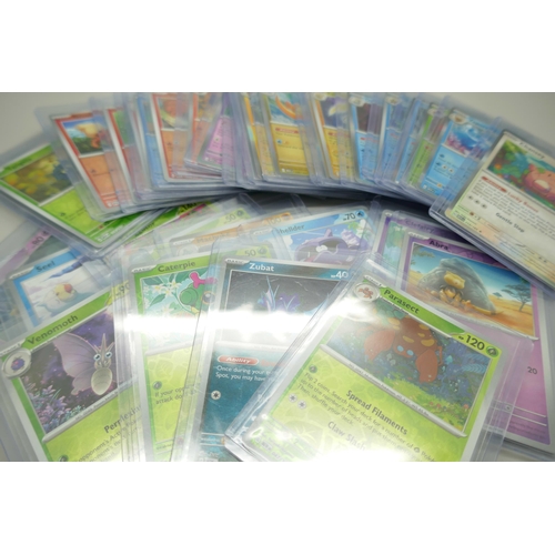 808 - 34 x 151 Scarlet & Violet Holographic Pokemon cards , including 15 x Black star rares, 19 common, 7 ... 