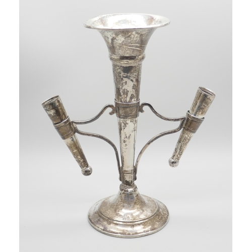 816 - A silver epergne, London 1916, weighted base, 15.5cm