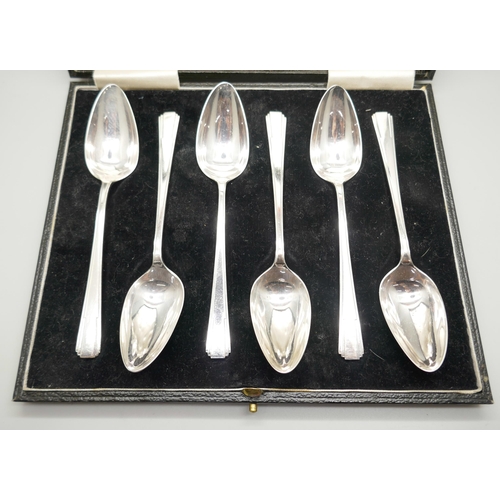 839 - A cased set of six grapefruit spoons, EPNS