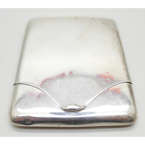 A silver cigarette case, 85g, 68mm x 87mm