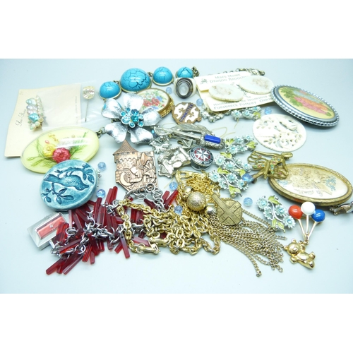 877 - A collection of costume jewellery