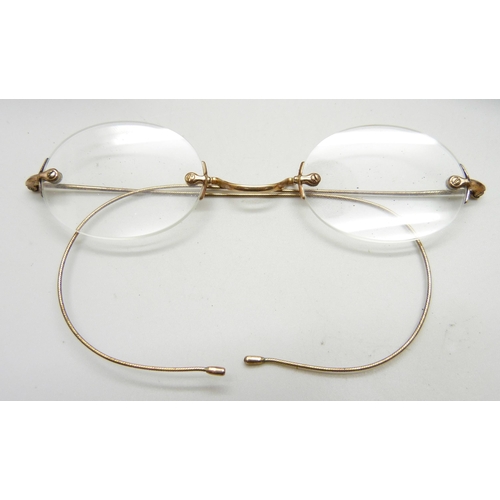 884 - A pair of vintage spectacles, with case and box, marked Henry Laurance, 44 Hatton Garden