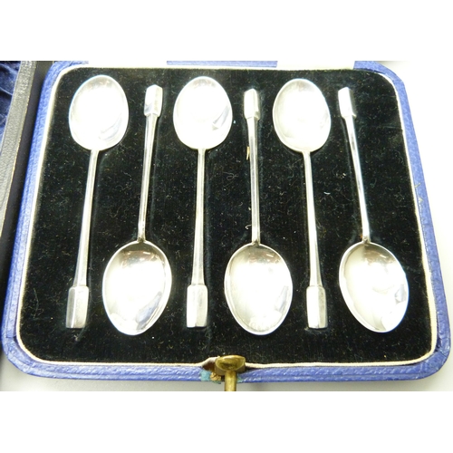 885 - A cased set of six silver coffee spoons, Sheffield 1940, 48g, and a cased set of plated spoons