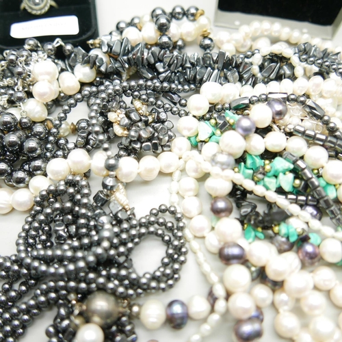 898 - A collection of costume jewellery including pearls