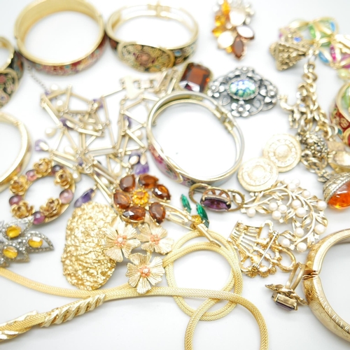 912 - Vintage costume jewellery, (mixed condition)