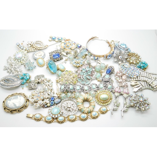 913 - Vintage costume jewellery, (mixed condition)