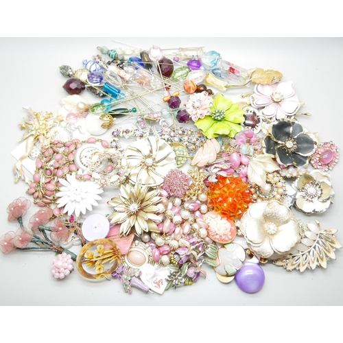 915 - Vintage costume jewellery, (mixed condition)