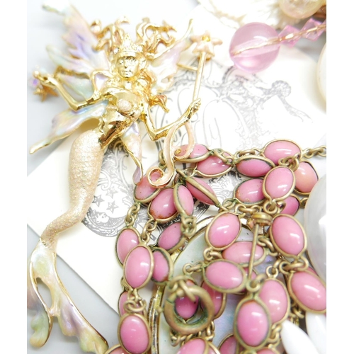 915 - Vintage costume jewellery, (mixed condition)