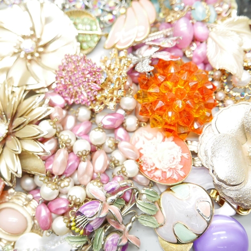 915 - Vintage costume jewellery, (mixed condition)