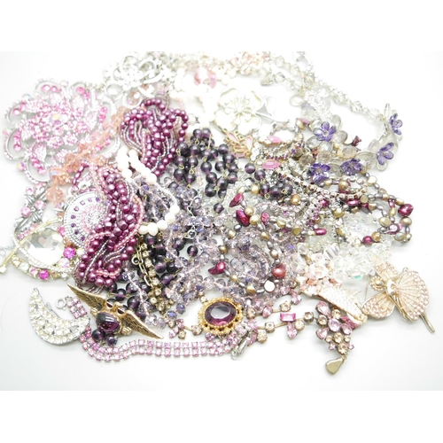 919 - Vintage costume jewellery including coloured pearls and diamante