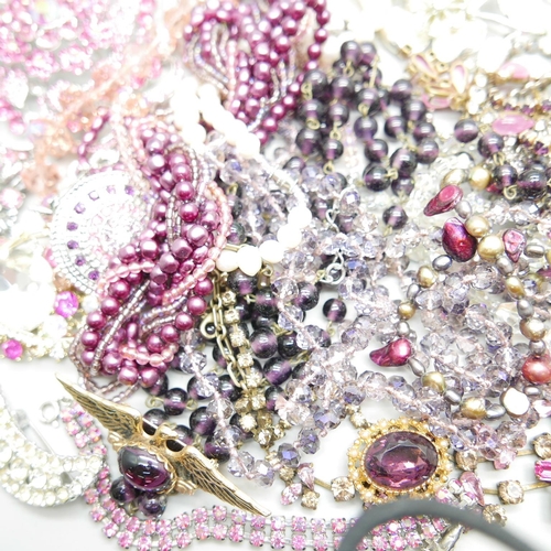 919 - Vintage costume jewellery including coloured pearls and diamante