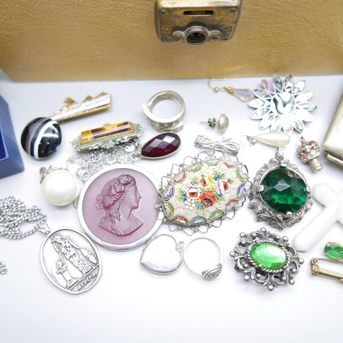 921 - A jewellery box and contents including a silver locket, three chains and ring, and a plated purse