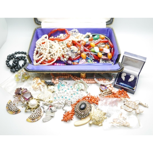 924 - A selection of costume jewellery and a pair of lapis lazuli earrings, coral necklace, a 24ct gold pl... 