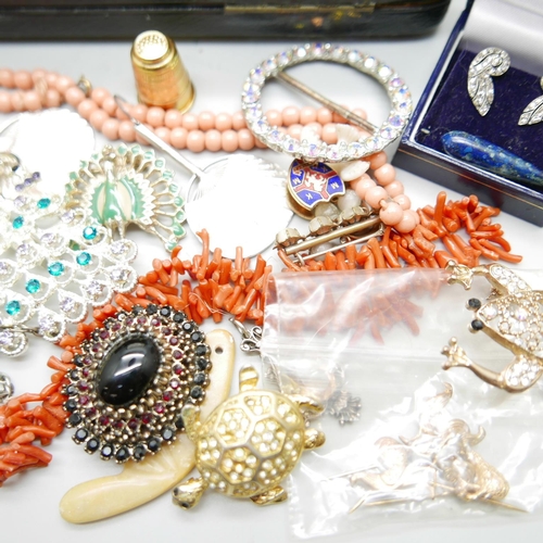 924 - A selection of costume jewellery and a pair of lapis lazuli earrings, coral necklace, a 24ct gold pl... 