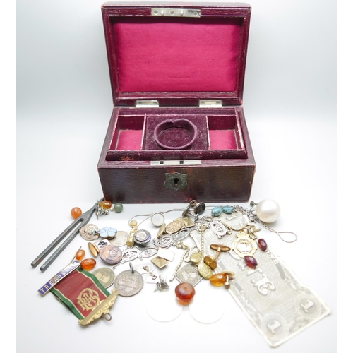 926 - A vintage jewellery box, with a collection of cufflinks, coins, 1977 Silver Jubilee bracelet a/f, et... 