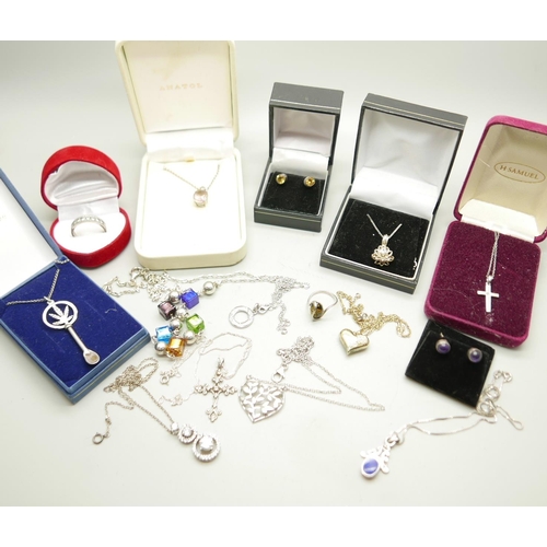 930 - Silver jewellery, boxed