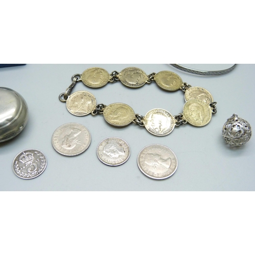 946 - Silver jewellery including four silver bangles and a silver charm bracelet, coins and a sovereign ho... 