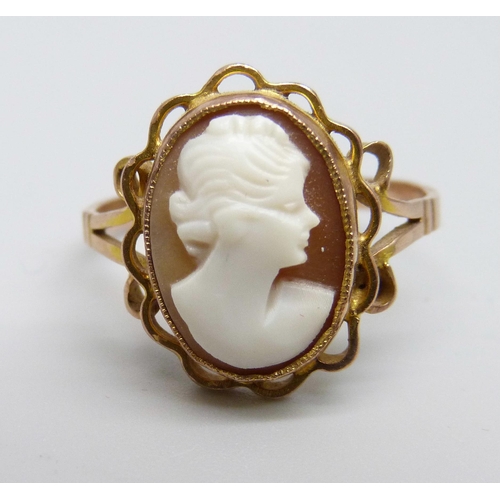 952 - A 9ct cameo ring, 3.4g, U