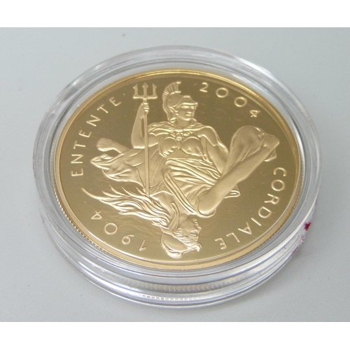 973G - The Royal Mint 100th Anniversary of the Entente Cordiale Gold Proof Crown, 2004, boxed with certific... 