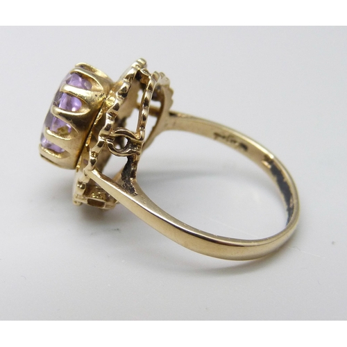 982 - A 9ct gold and amethyst ring, 3.6g, N