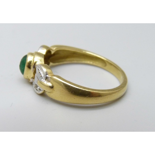 988 - An 18ct gold diamond and emerald ring, 3.5g, O