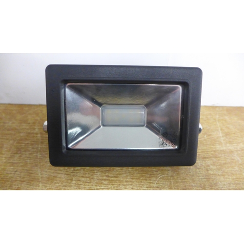 2096 - 3 Smartware LED external 10w slim floodlights (sealed)