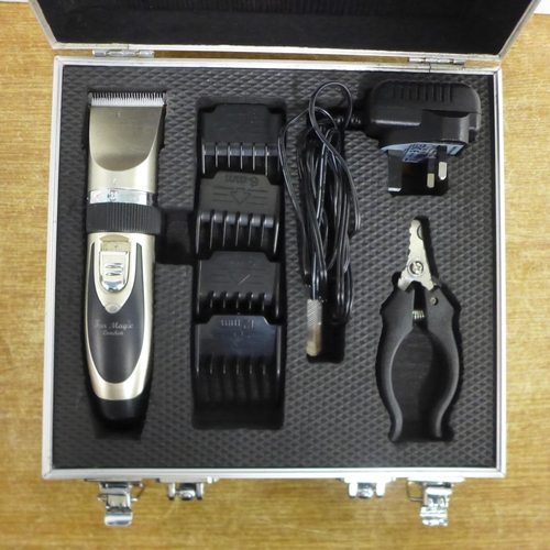 2100 - A Fur Magic dog grooming set