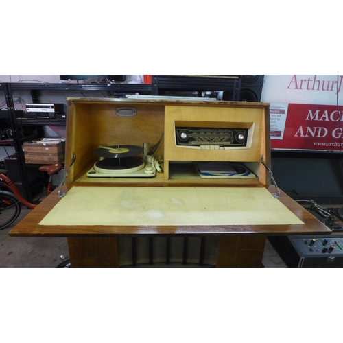 2123 - A vintage Regentone gramophone radiogram cabinet and a vintage Murphy A494SR Stereophonic gramophone... 