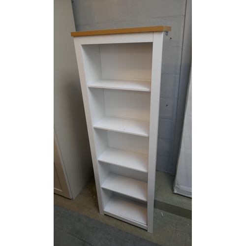 1589 - A five shelf bookcase