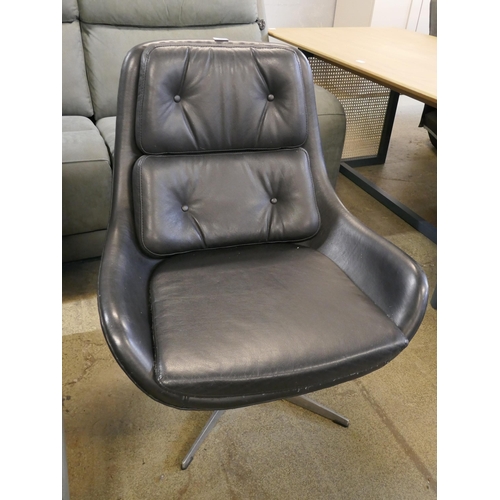 1575 - A black upholstered Super Easy swivel chair