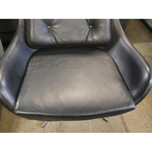 1575 - A black upholstered Super Easy swivel chair