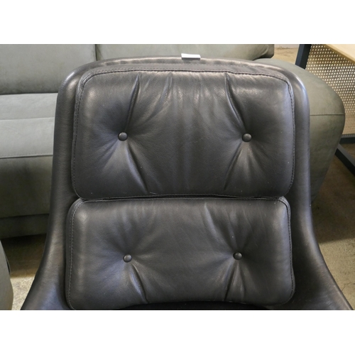 1575 - A black upholstered Super Easy swivel chair