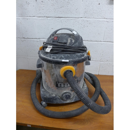 2154 - A Titan (TTB430VAC) shop vacuum cleaner