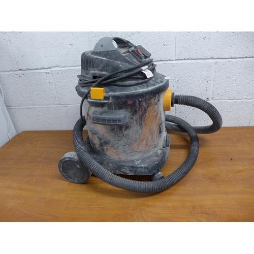 2154 - A Titan (TTB430VAC) shop vacuum cleaner