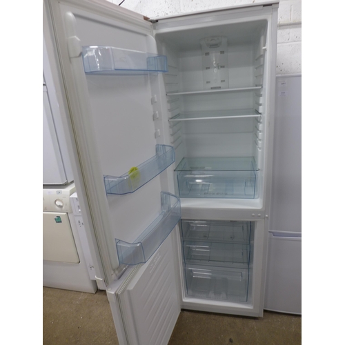 2157 - A Zanussi 6ft tall 60/40 free standing fridge freezer