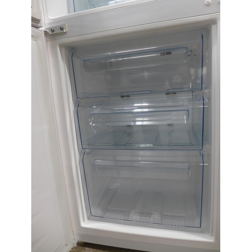 2157 - A Zanussi 6ft tall 60/40 free standing fridge freezer