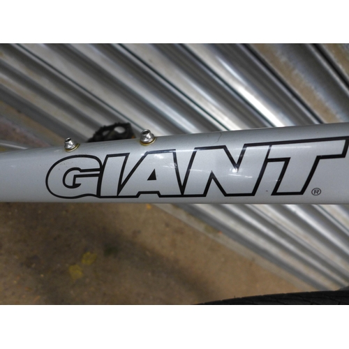 2170 - A Giant Boulder front suspension hardtail mountain bike with Shimano gear set and large Aluxx 6000 a... 